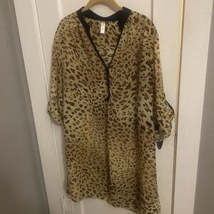 Tacera animal print long top. Lightweight 3/4 sleeve